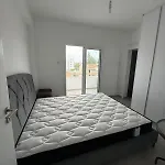 Modern City Stay - Renovated Apartment Near Finikoudes Beach Lejlighed Larnaca