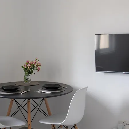 Modern - Renovated Near Finikoudes * لارنكا