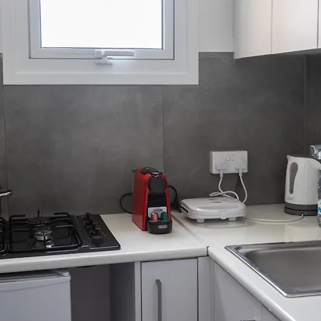 Modern - Renovated Near Finikoudes Apartment *