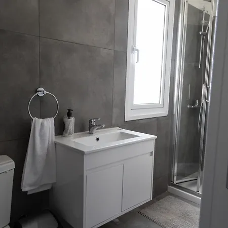 Modern - Renovated Near Finikoudes شقة