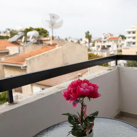 Modern - Renovated Near Finikoudes شقة لارنكا